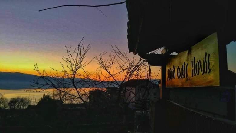 Risto'S Guest House Elshani Екстериор снимка