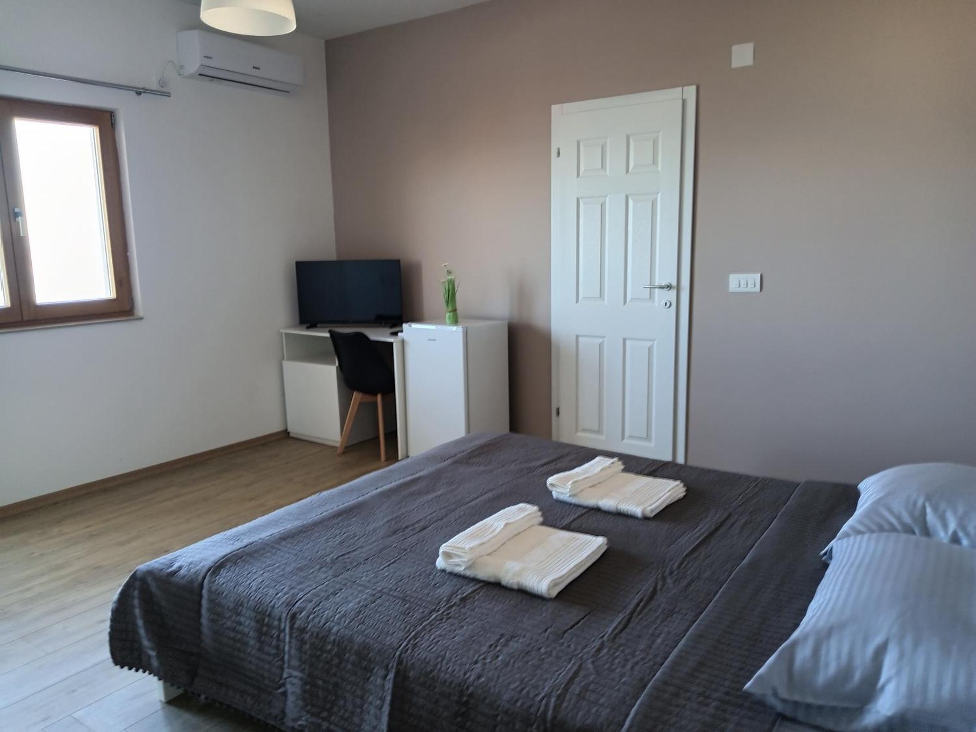 Risto'S Guest House Elshani Екстериор снимка