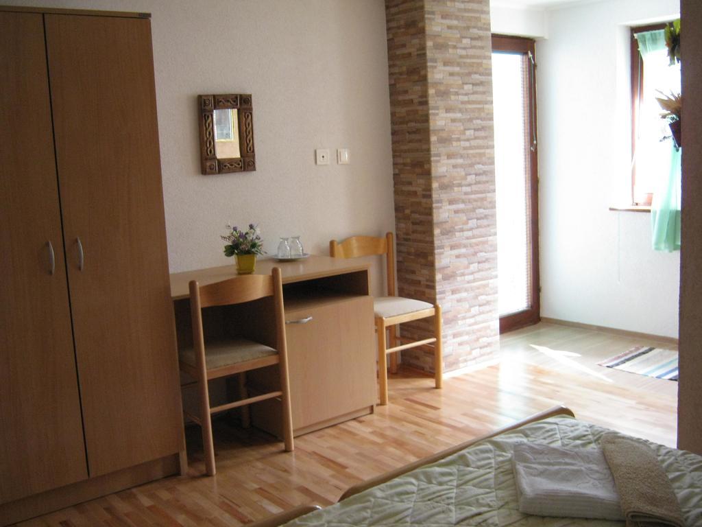 Risto'S Guest House Elshani Екстериор снимка