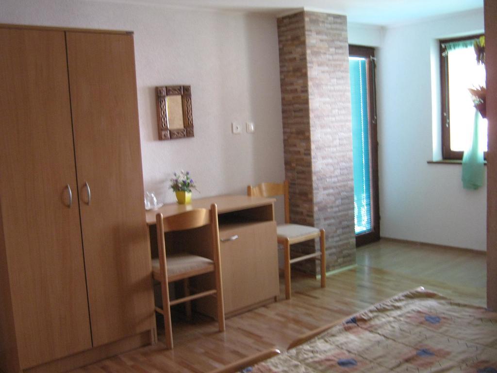 Risto'S Guest House Elshani Екстериор снимка