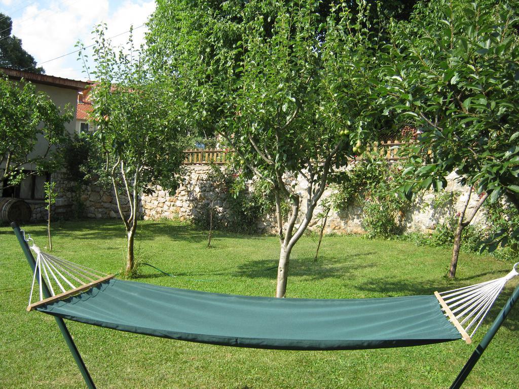 Risto'S Guest House Elshani Екстериор снимка