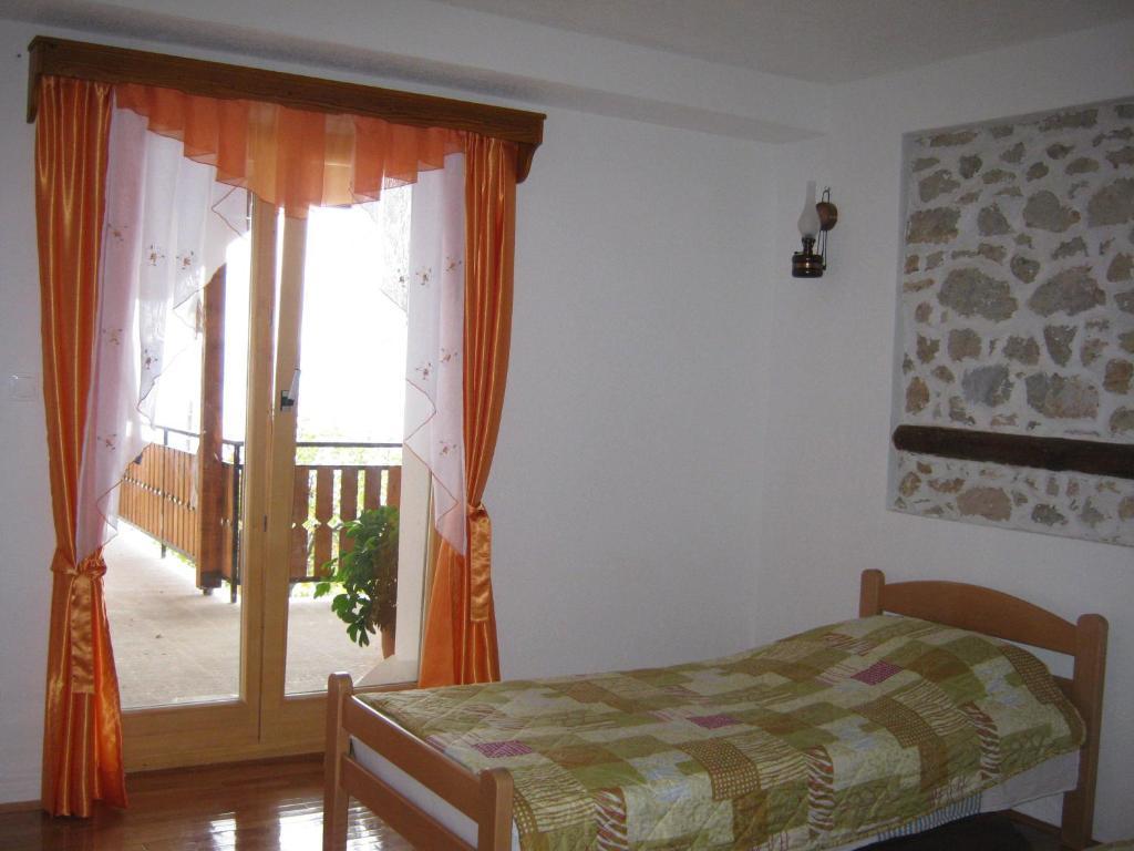 Risto'S Guest House Elshani Стая снимка