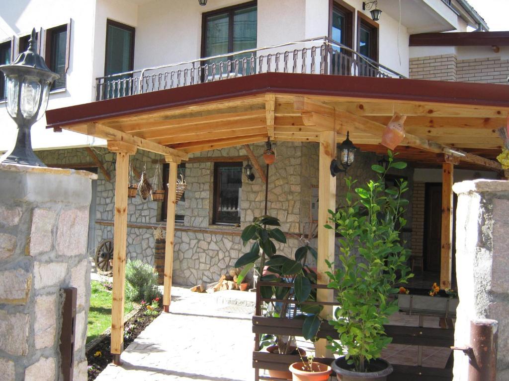 Risto'S Guest House Elshani Екстериор снимка