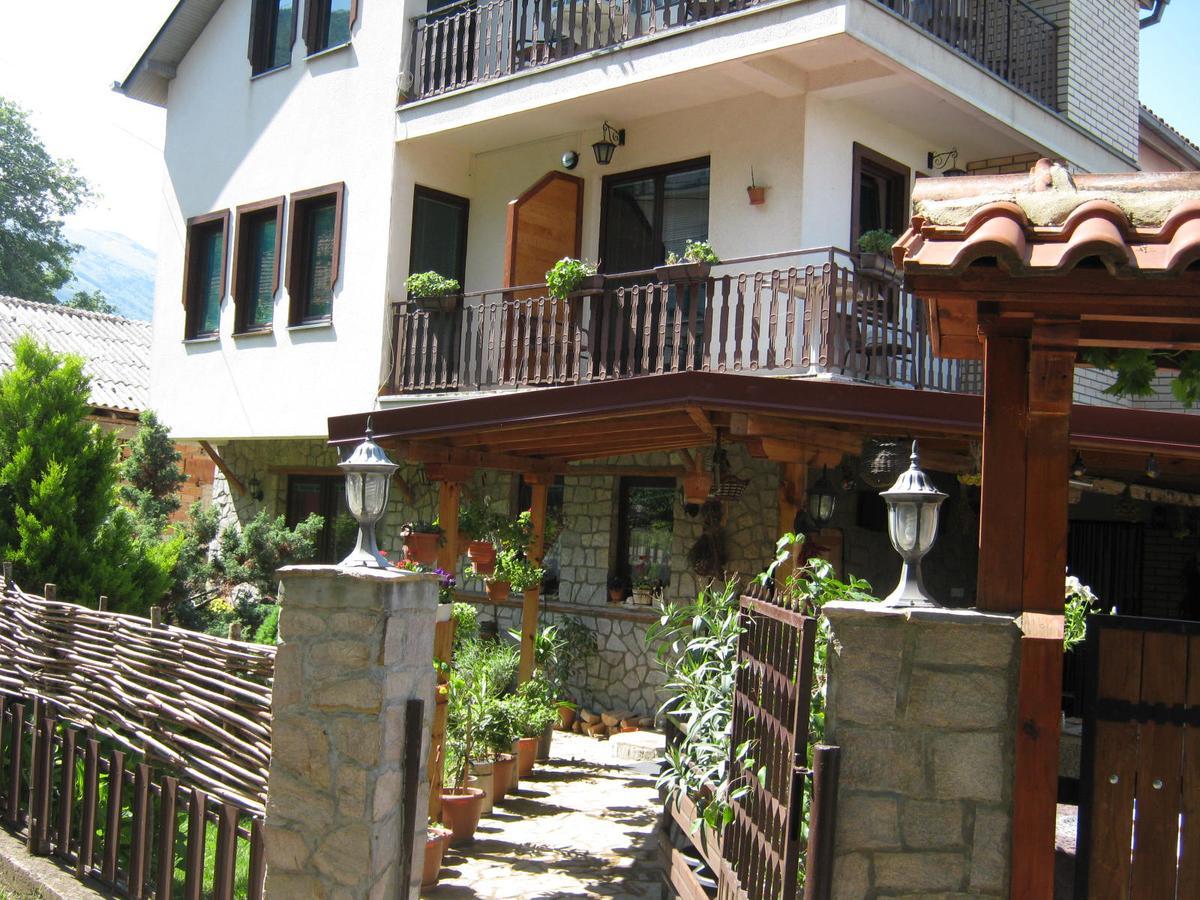 Risto'S Guest House Elshani Екстериор снимка